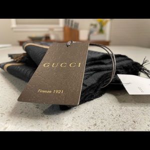 NWT Elegant Gucci Scarf for men
